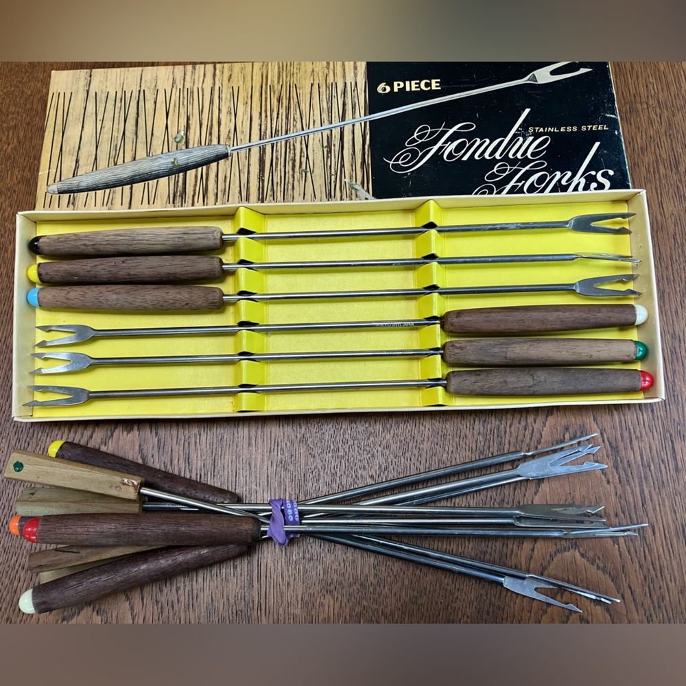 15 Fondue forks, 6still in box.Color tipped personalization.Stainless&rosewood.